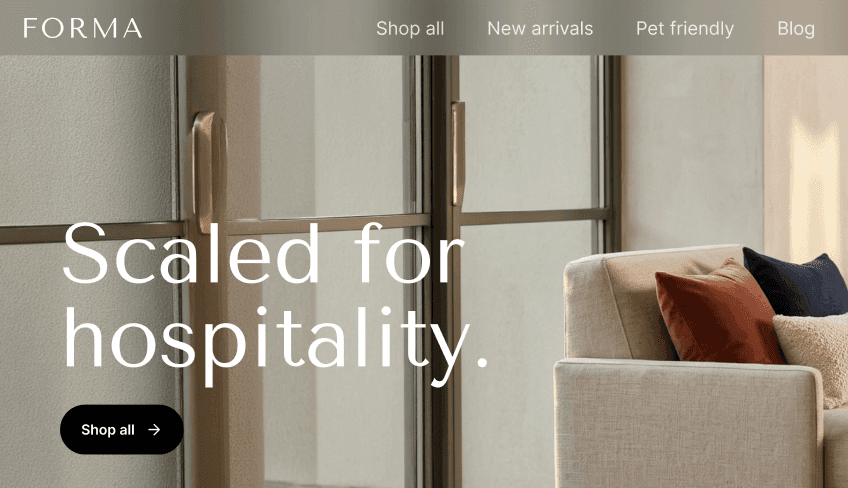 Forma website hero-banner med teksten Scaled for hospitality med knappen Se alle.