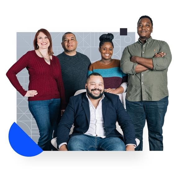 Mand, der arbejder på en computer